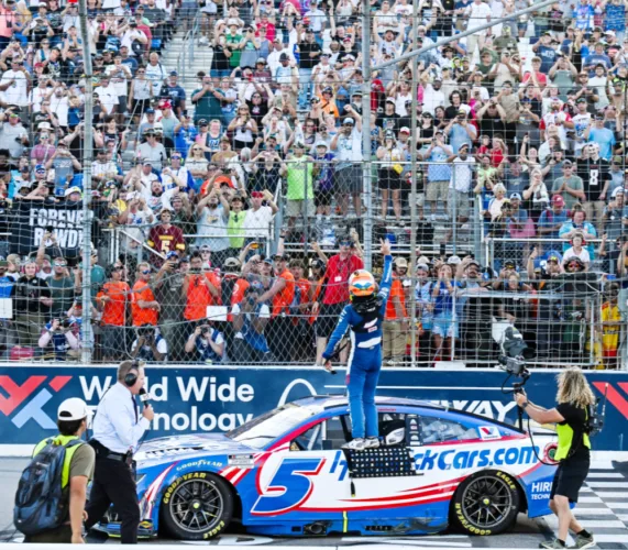 Larson puts end to long losing skid